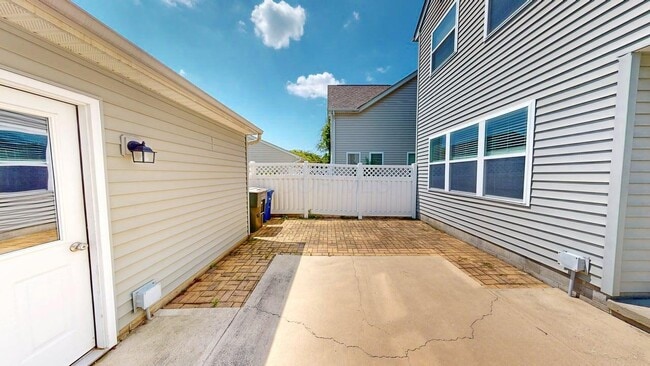 Building Photo - 5597 Lantos Rd