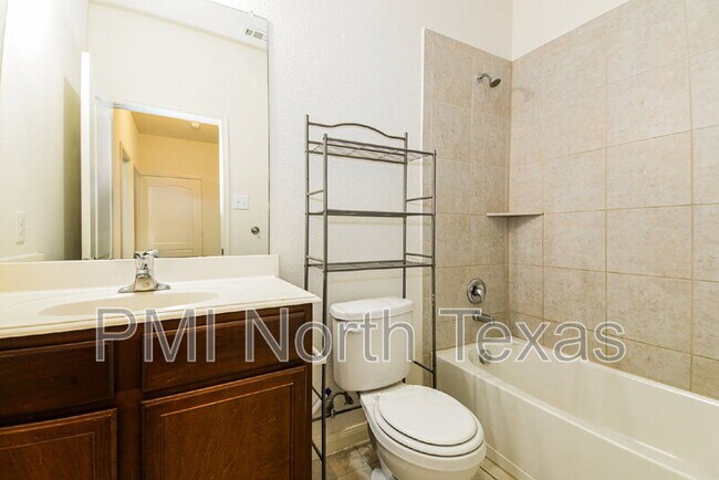 Building Photo - 330 Lavaca Dr