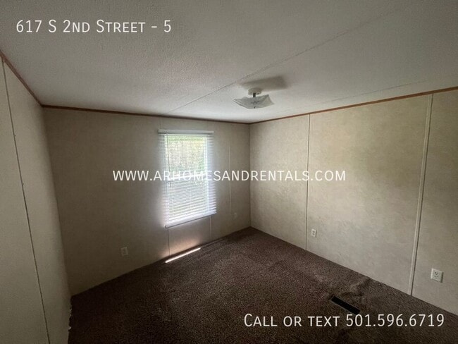 Building Photo - 617 S 2nd St