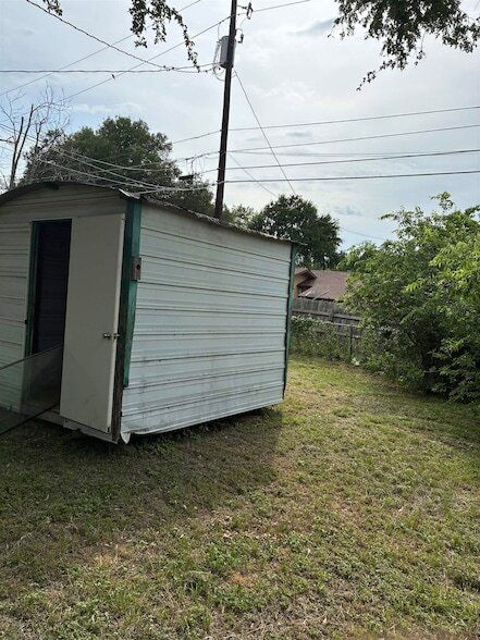 Building Photo - 1112 Northwood Dr