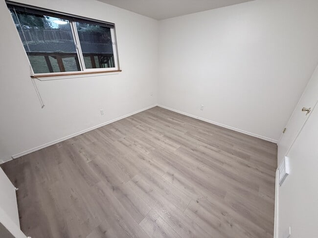 Building Photo - 10807 22nd Pl SE