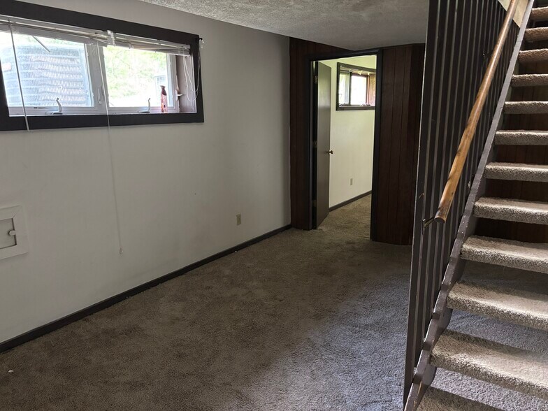 Building Photo - 3016 Alpine Dr