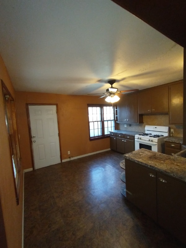 Building Photo - 129 W Lilac Ln
