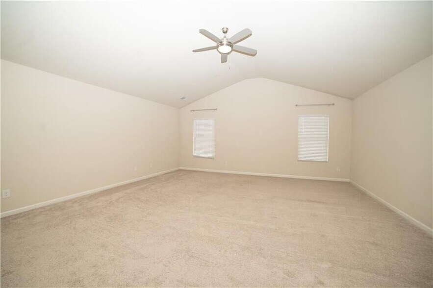 Building Photo - 376 Pernell