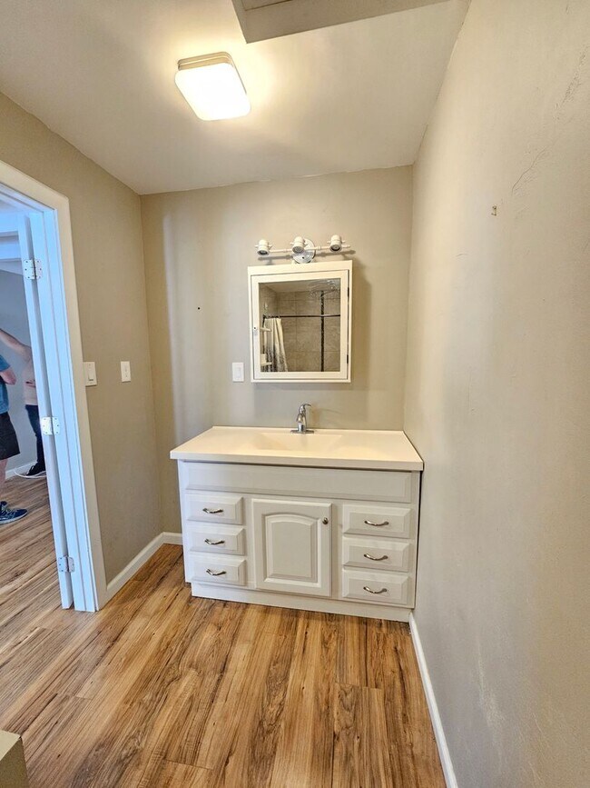 Building Photo - 2 Bedroom 2 Bathroom fully electric house ...