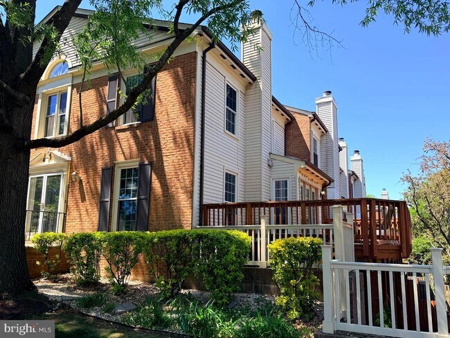 Building Photo - 5800 Apsley House Ct