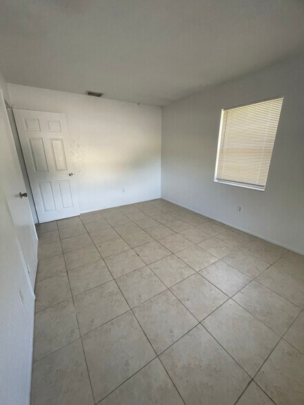 Building Photo - 1537 Barbarie Ln