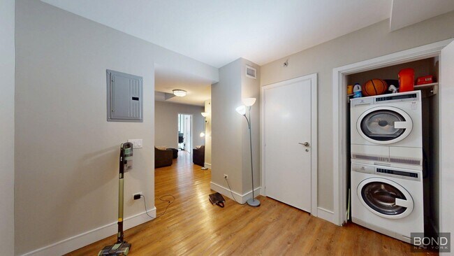 Building Photo - 237 E 34th St