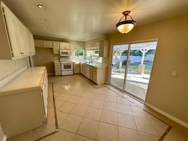 Kitchen - 26192 Camino Adelanto