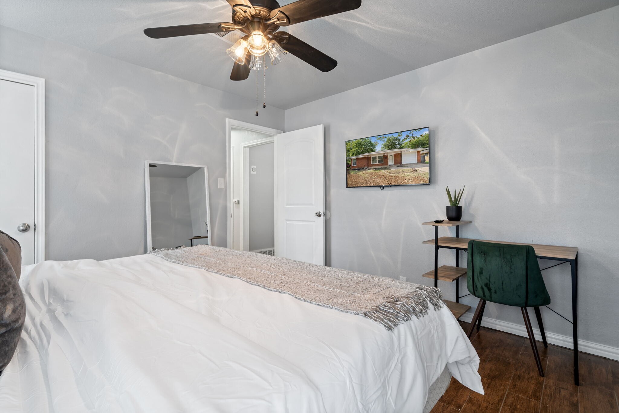 Building Photo - 6418 Onyx Dr N