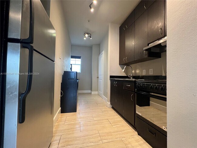 Building Photo - 1330 Pennsylvania Ave