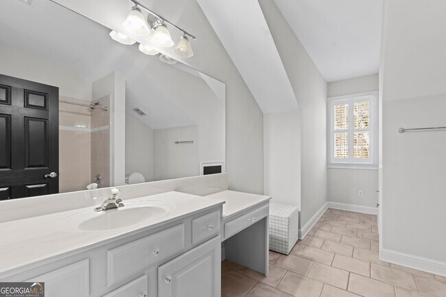 Building Photo - 102 N Cove Dr