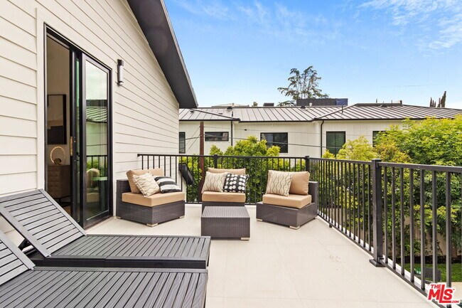 Building Photo - 4535 Haskell Ave