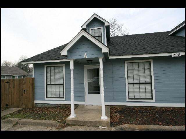 Building Photo - 208 S Linden St