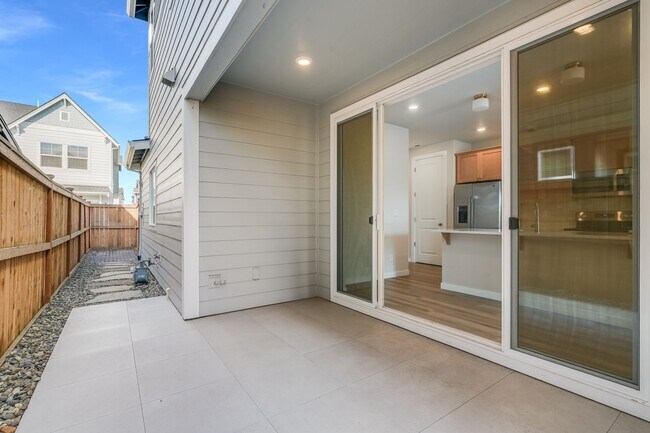 Building Photo - Beautiful 3 Bed, 3 Bath Rental Home in Hil...