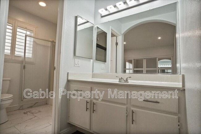 Building Photo - 18716 Vista Del Canon