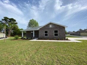 Building Photo - 3-Bedroom Brick Home with Modern Finishes & Large Yard!