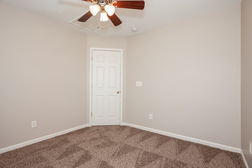 Building Photo - 6915 Babbling Brook Ln