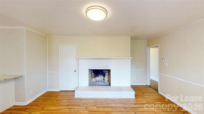 Building Photo - 6821 View Way Dr