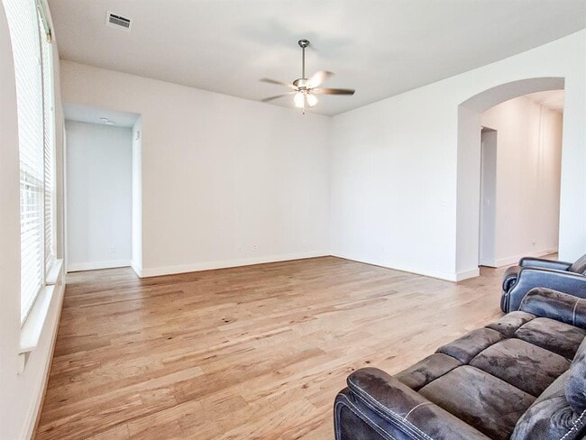 Building Photo - 5645 Bellissima Way