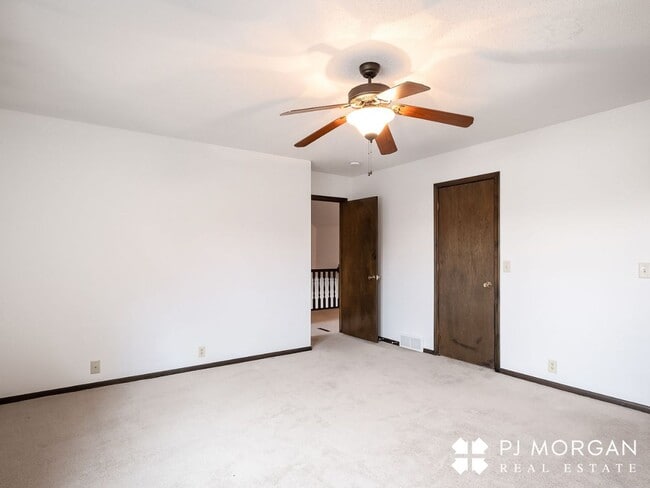 Building Photo - 3 Bed 3 Bath Duplex - Available now