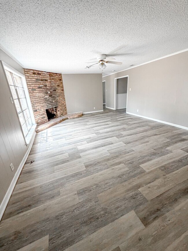 Building Photo - 1210 Leduke