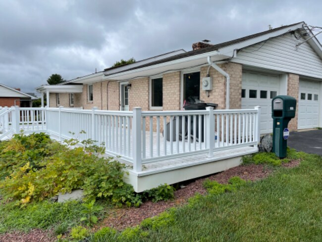 Building Photo - 17321 Amber Dr