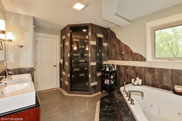 Building Photo - 2323 Douglas Ave