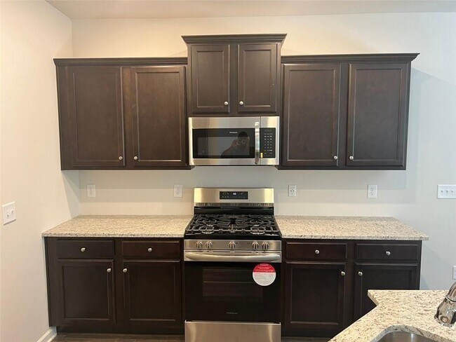 Building Photo - 127 Berry Dr