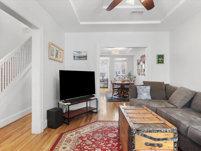 Building Photo - 1813 Bay St SE