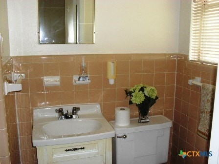 Building Photo - 803 Carmen St