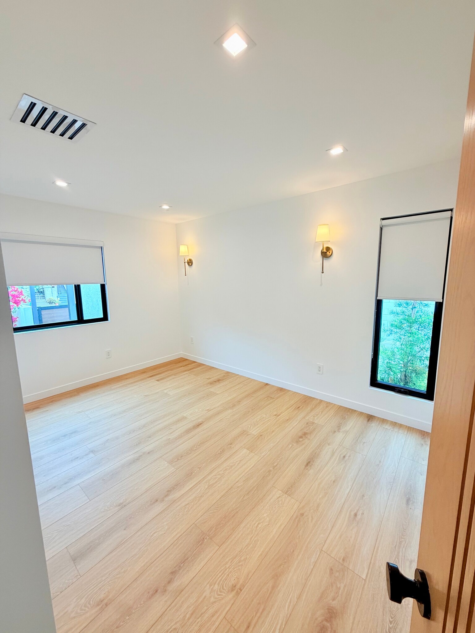 Primary Bedroom - 1265 Keniston Ave