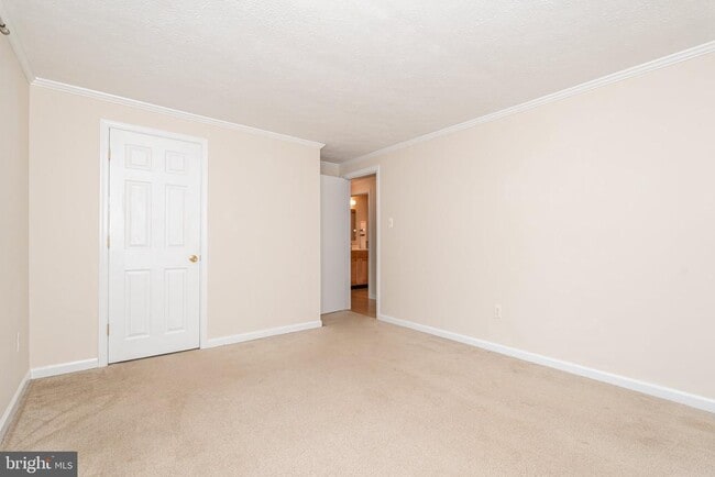 Building Photo - 60 Killdeer Ave