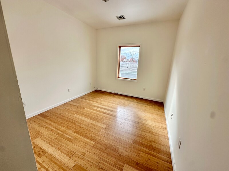 Building Photo - 41-43-43 Manufacturers Pl