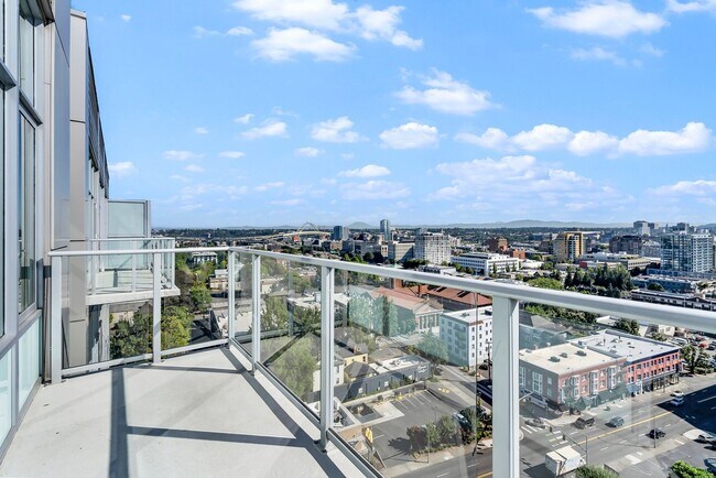 Building Photo - The Civic - 2 bed/2 bath, east facing 16th...