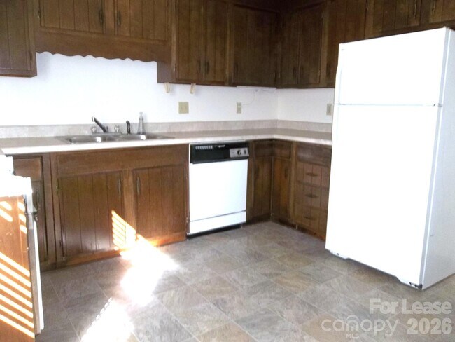 Building Photo - 2141 Selwyn Ave