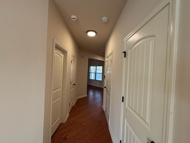 Building Photo - 1322 Ingersoll Dr