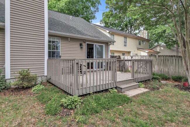 Building Photo - 3 bedroom furnished rental in Goose Creek - Fenced yard and great location