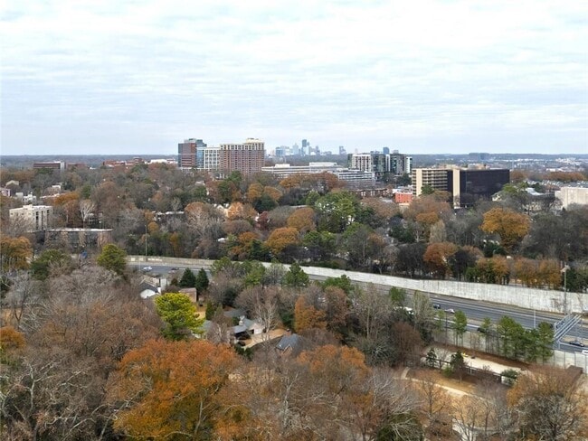 Building Photo - 302 Hascall Rd NW