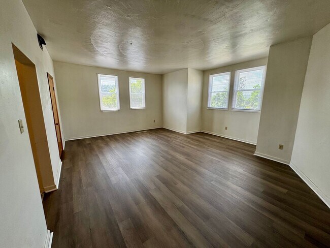 Building Photo - 212 N Highland Ave