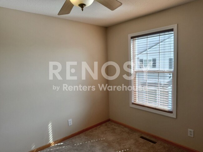 Building Photo - 4BD/3.5BA Townhome in Apple Valley Available Now!