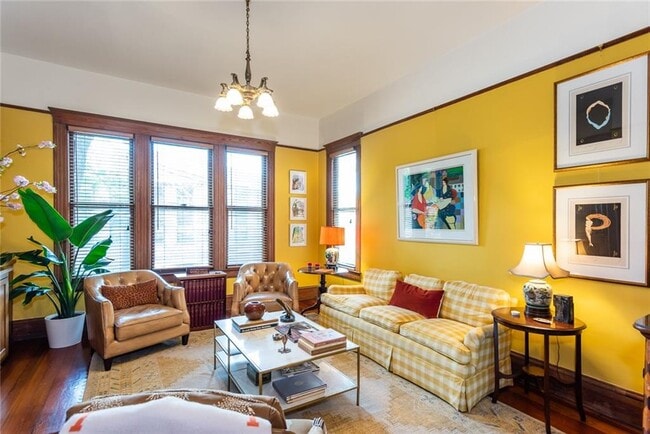 Building Photo - 860 Euclid Ave NE