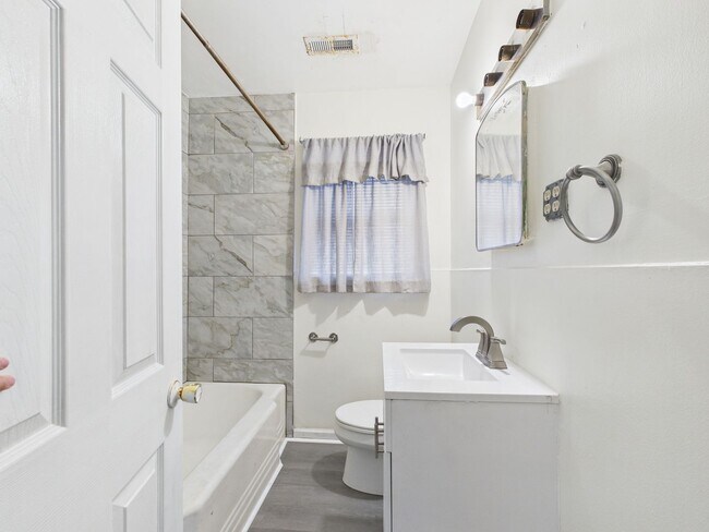 Building Photo - 26 Spring St