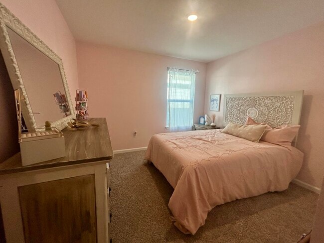 Building Photo - 211 Gray Owl Dr