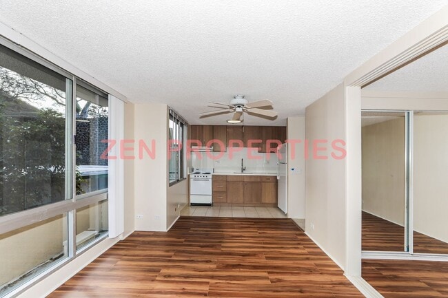 Building Photo - 2 bedroom, 1 bath unit with 1 parking stal...