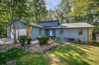 Building Photo - Location, location, location! 3 bedroom / 2 bath remodeled home in the middle of Fairfield Glade ...