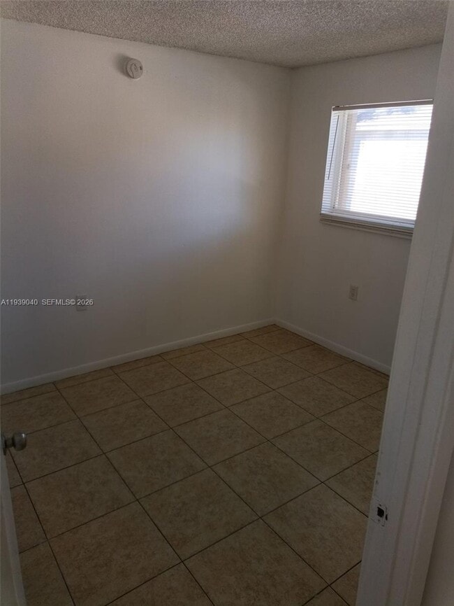 Building Photo - 947 Lake Terry Dr