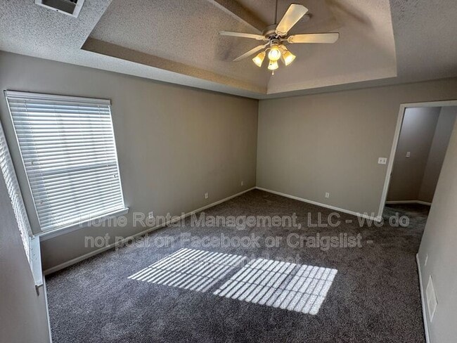 Building Photo - 8042 N Elmwood Ave