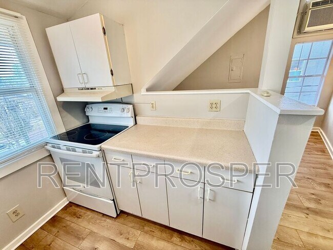 Building Photo - 728 Arlington St