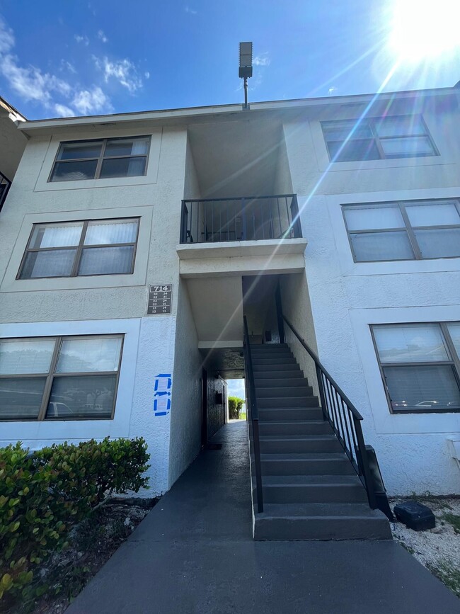 Building Photo - 714 Executive Center Dr